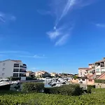 Hispaniola, Avec Vue Sur La Marina Et Parking Prive